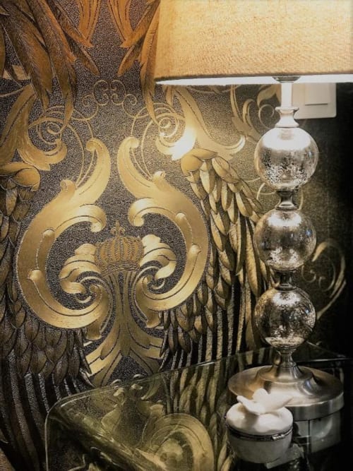 Lamp and wall decoration | Discover Sophistication in the Junior Suite Grand Cru