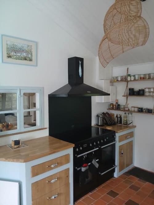 Kitchen with appliances | Immerse Yourself in Serenity at The Pine Grove Setting