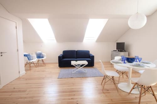 Living area with dining table | Experience Comfort and Style at Loving Chiado 1 in Lisbon