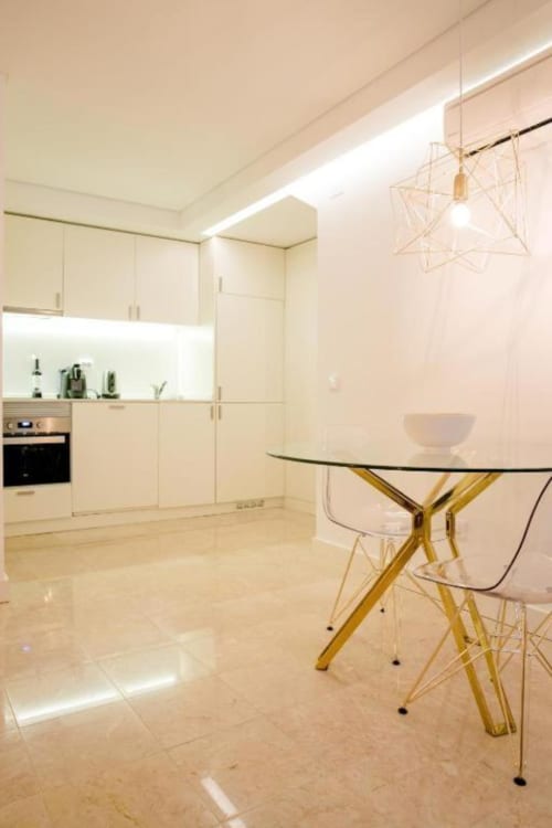 Dining table and kitchen | Loving Chiado 9 – A Perfect Blend of Comfort and Elegance in Lisbon