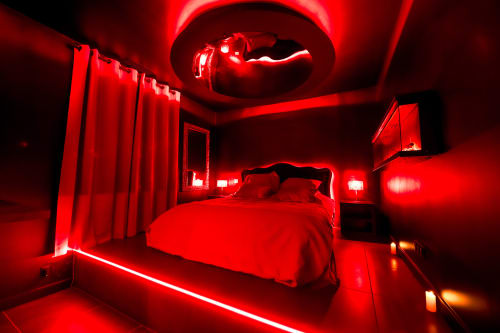 Suite Romantique Jacuzzi SPA love room Toulouse
