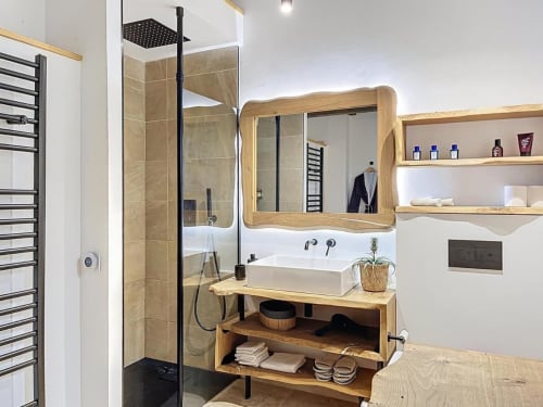 Washroom with shower area | Welcome to Villa Sienna: Your Luxurious Getaway in Provence