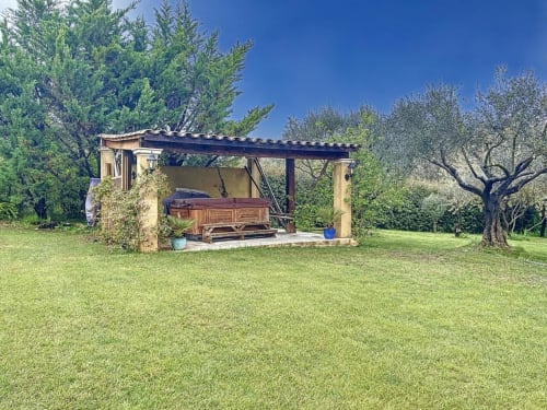 Patio | Welcome to Villa Sienna: Your Luxurious Getaway in Provence