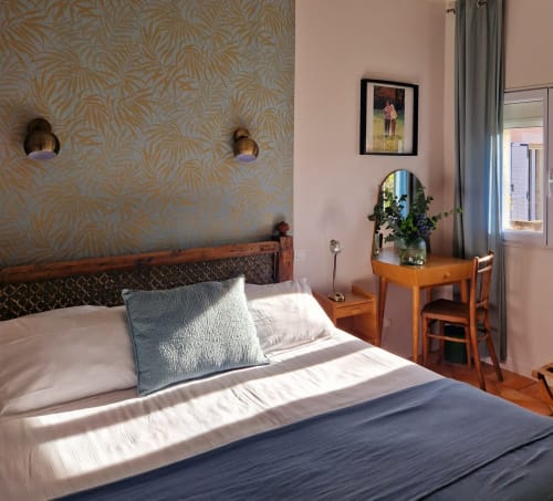 chambre double Saint Tropez centre ville place des Lices cosy papier peint décoration chaleureuse BB Brigitte Bardot 