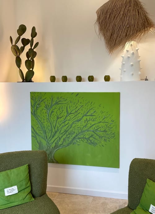 Les Oliviers room at Provence Km28 B&B in Gordes featuring green artwork, modern seating, and cactus decor