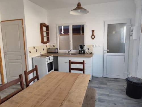 Dining and kitchen | Gîte Les Marettes – A Tranquil Countryside Retreat in Beaudéduit, Oise