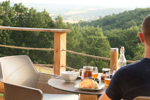 Petit déjeuner locale avec vue sur les vallons du Tarn