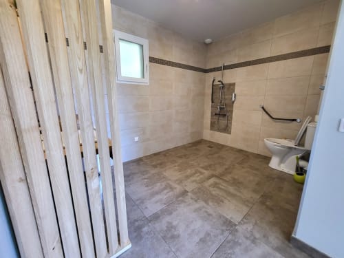 Accessible bathroom at Villas Lantana villa, Lecci with walk-in shower, grab bars, and toilet