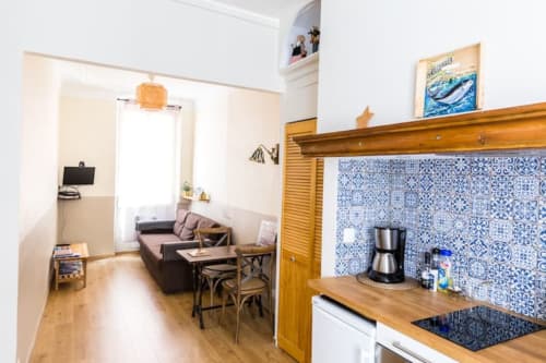 Kitchen and living area | Experience the Best of Marseille at La Piboule: Your Stylish Retreat in the Heart of the City