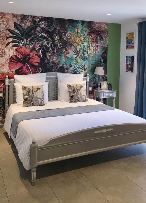 Sanfter Kokon: Raffiniertes Zimmer und diskreter Luxus. Ein intimer Rückzugsort mit provenzalischem Charme.