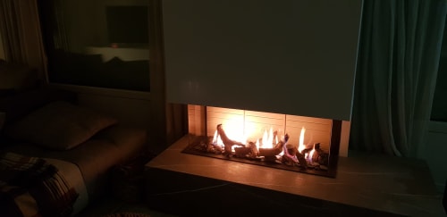 Camino moderno con fiamme nella suite di lusso Rio Botteniga, Treviso Italia