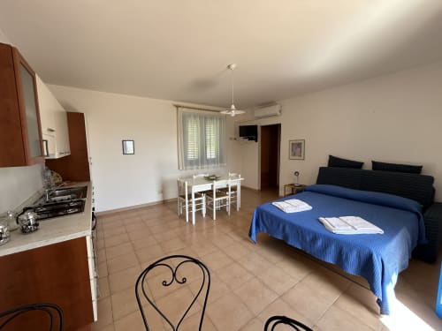 divano letto ed angolo cottura