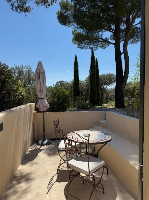 Terrasse privative chambre classique Hôtel La Clé des Champs - Le Mas de Garrigon