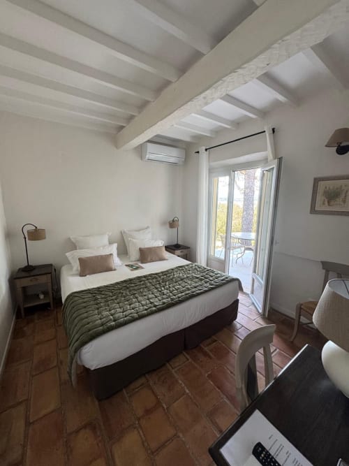 Chambre de la Suite avec grand lit double - Hôtel La Clé des Champs Le Mas de Garrigon