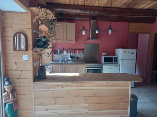 Equipped kitchen | Stay at Our Charming 2-Bedroom Mountain House