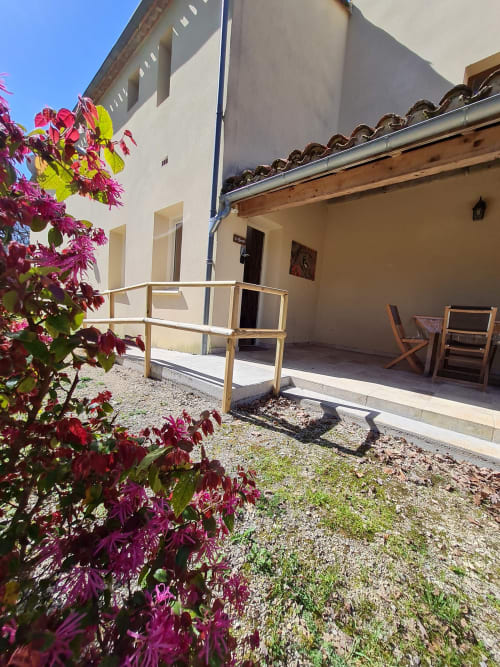 Gîte Agate avec terrasse privative et fleurs au Domaine du Cardou (Lot)
