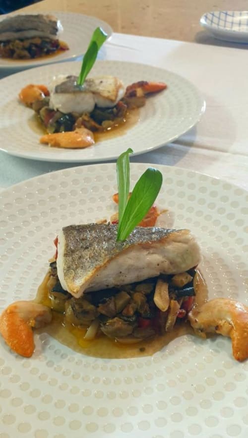 Plat de poisson raffiné aux légumes à La Maison de Philomène, Corme-Royal