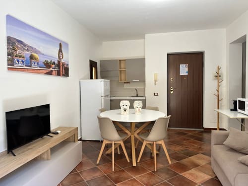 relax in centro, Palermo city break, prenota ora, vicino al Teatro Massimo, comfort moderno, book your stay, eleganza siciliana, discover Palermo, colazione in terrazza, central location, camere spaziose, free Wi-Fi, live like a local, shopping a due passi, explore Sicily, soggiorno romantico, boutique vibes, arte e cultura, enjoy your trip, vicino ai monumenti, prenotazione facile, family friendly, relax e cultura, Palermo experience, quick booking, atmosfera unica, explore il centro storico, walking distance, vacanza sicura, hidden gem in Palermo, weekend perfetto, vivi la città, comfort assicurato, check availability now, cultura e relax, soggiorno in Sicilia, book direct, atmosfera accogliente, turismo culturale, vicino a tutto, prenota il tuo soggiorno