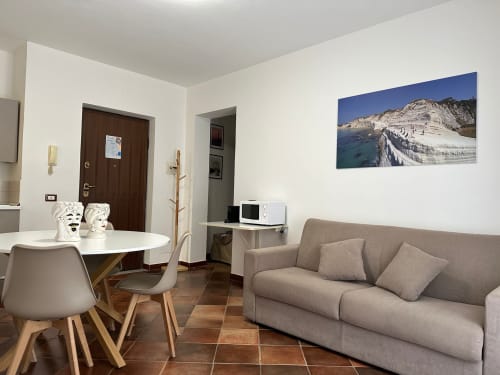 relax in centro, Palermo city break, prenota ora, vicino al Teatro Massimo, comfort moderno, book your stay, eleganza siciliana, discover Palermo, colazione in terrazza, central location, camere spaziose, free Wi-Fi, live like a local, shopping a due passi, explore Sicily, soggiorno romantico, boutique vibes, arte e cultura, enjoy your trip, vicino ai monumenti, prenotazione facile, family friendly, relax e cultura, Palermo experience, quick booking, atmosfera unica, explore il centro storico, walking distance, vacanza sicura, hidden gem in Palermo, weekend perfetto, vivi la città, comfort assicurato, check availability now, cultura e relax, soggiorno in Sicilia, book direct, atmosfera accogliente, turismo culturale, vicino a tutto, prenota il tuo soggiorno