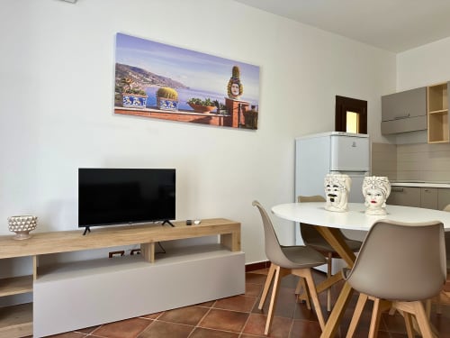 relax in centro, Palermo city break, prenota ora, vicino al Teatro Massimo, comfort moderno, book your stay, eleganza siciliana, discover Palermo, colazione in terrazza, central location, camere spaziose, free Wi-Fi, live like a local, shopping a due passi, explore Sicily, soggiorno romantico, boutique vibes, arte e cultura, enjoy your trip, vicino ai monumenti, prenotazione facile, family friendly, relax e cultura, Palermo experience, quick booking, atmosfera unica, explore il centro storico, walking distance, vacanza sicura, hidden gem in Palermo, weekend perfetto, vivi la città, comfort assicurato, check availability now, cultura e relax, soggiorno in Sicilia, book direct, atmosfera accogliente, turismo culturale, vicino a tutto, prenota il tuo soggiorno