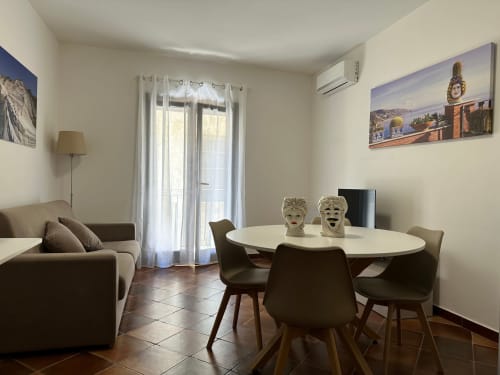 relax in centro, Palermo city break, prenota ora, vicino al Teatro Massimo, comfort moderno, book your stay, eleganza siciliana, discover Palermo, colazione in terrazza, central location, camere spaziose, free Wi-Fi, live like a local, shopping a due passi, explore Sicily, soggiorno romantico, boutique vibes, arte e cultura, enjoy your trip, vicino ai monumenti, prenotazione facile, family friendly, relax e cultura, Palermo experience, quick booking, atmosfera unica, explore il centro storico, walking distance, vacanza sicura, hidden gem in Palermo, weekend perfetto, vivi la città, comfort assicurato, check availability now, cultura e relax, soggiorno in Sicilia, book direct, atmosfera accogliente, turismo culturale, vicino a tutto, prenota il tuo soggiorno