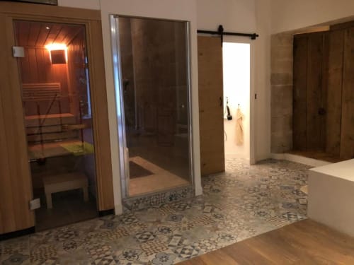 Sauna, salle de bain, salle de sport, parquet
