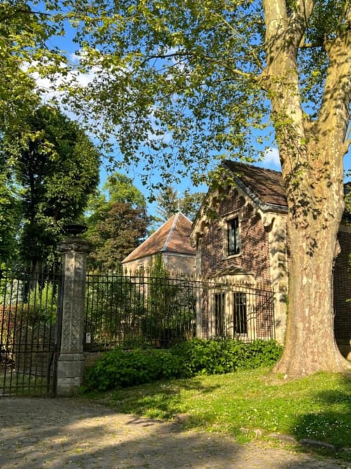 Le domaine du Piple, co-propriété formé d'un château et de ses dépendances