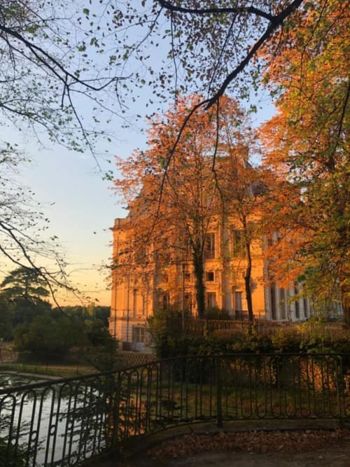 Le château éclairé d'une lumière de fin de journée