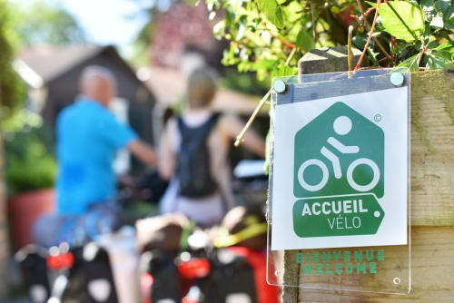 Panneau Accueil Vélo au Domaine des Piéris à Grandcamp-Maisy
