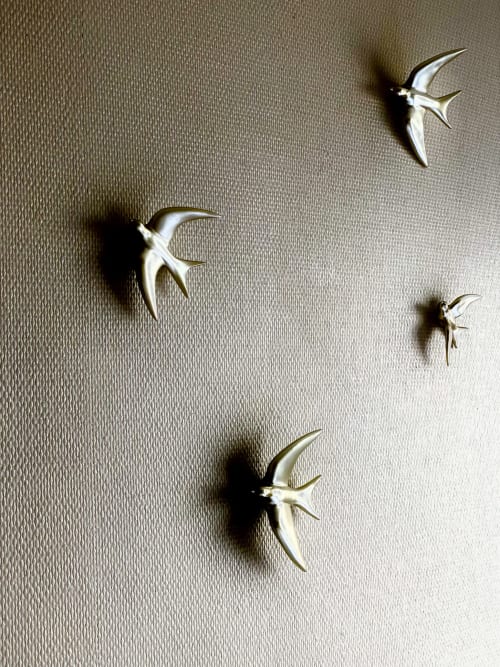 Silver marlin fish wall decorations in Chambre twin n°1 at Hôtel Maison Richet, Les Sables-d'Olonne