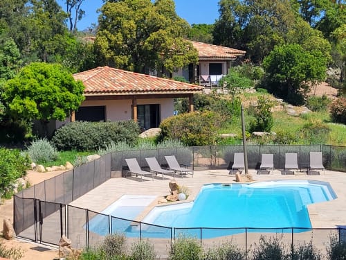Villas Lantana luxury villa in Lecci with swimming pool, lounge chairs, and Mediterranean gardens