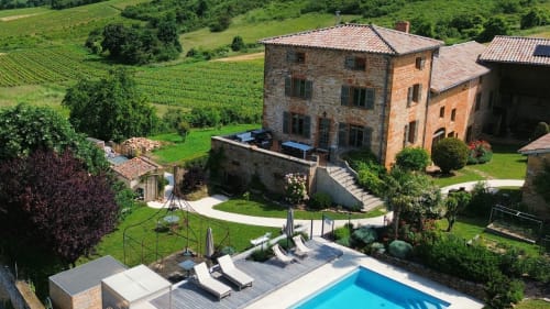 vue aérienne de la maison et de la piscine, maison de pagneux, chambres d'hôtes en Beaujolais des Pierres dorées
