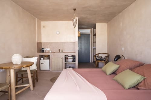 Estudio Luna en Formentera Especial con cama, kitchenette, muebles de madera y amenidades modernas en La Savina