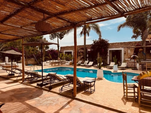 Piscine chauffée dans le patio du Riad Eucalyptus, hôtel de charme à Essaouira