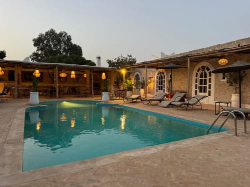 Ambiance du soir au bord de la piscine du Riad Eucalyptus à Essaouira