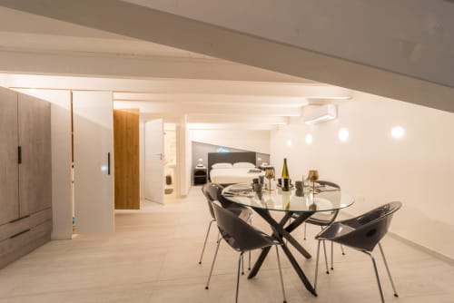 Spaziosa, ben fornita, comoda e di design