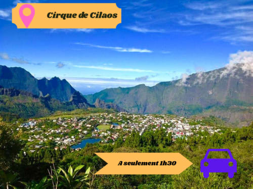 Vue panoramique de la vallée du Cirque de Cilaos avec la ville nichée entre les montagnes, Saint-Pierre Réunion