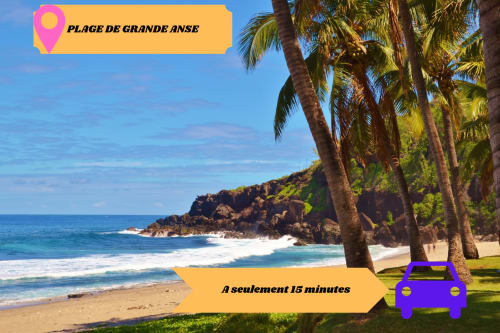 Plage de Grande Anse avec palmiers et côte rocheuse près de l'Hôtel le Soleil Couchant à Saint-Pierre, Île de la Réunion