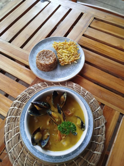 Cazuela de mariscos en playa blanca