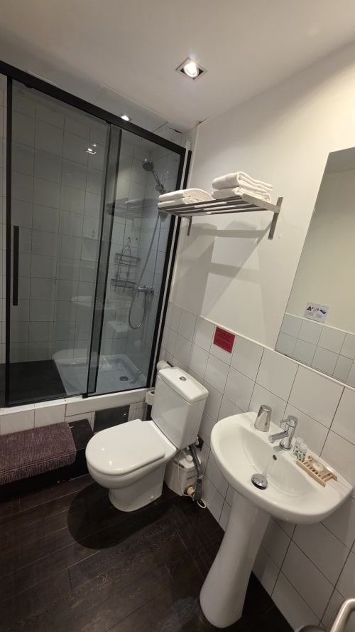 habitacion doble con baño privado madrid