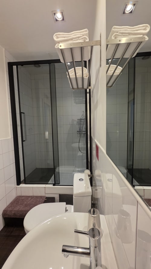 hostal baño privado madrid