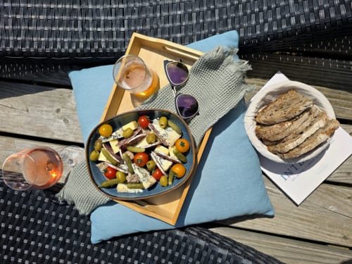 Prendre l'apéritif en terrasse | Bois de Luna | Puy de Dôme