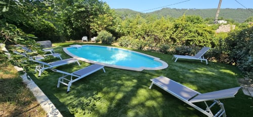 Piscine privée avec transats vue dégagée – villa avec piscine Anduze Cévennes