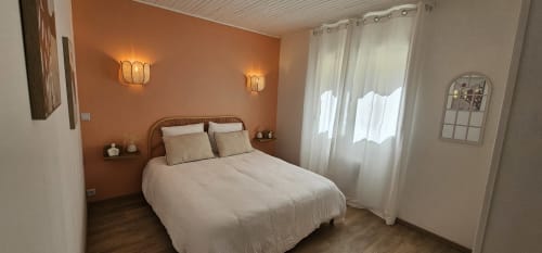 Chambre double vue jardin mur terracotta – villa L'Authentique Nuits d'Audace