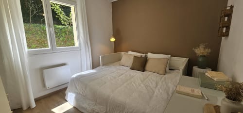 Chambre double vue jardin mur chocolat – villa L'Authentique Nuits d'Audace