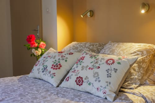 Detail of the bed in the Brechen double room