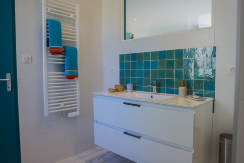 Détail de la salle de bain de la chambre Chapotin