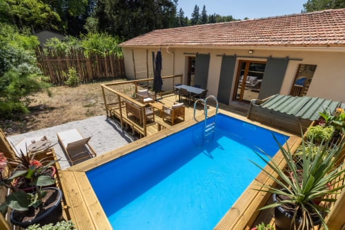 Jardin  avec piscine privée