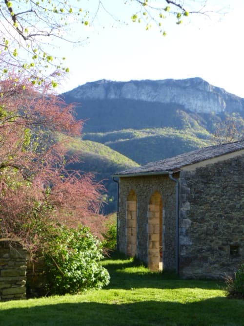 L'Amiradou stone guesthouse with mountain view in Félines-sur-Rimandoule, France