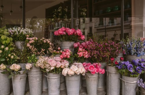 LES COMMERCES A PROXIMITE HOTEL AJACCIO